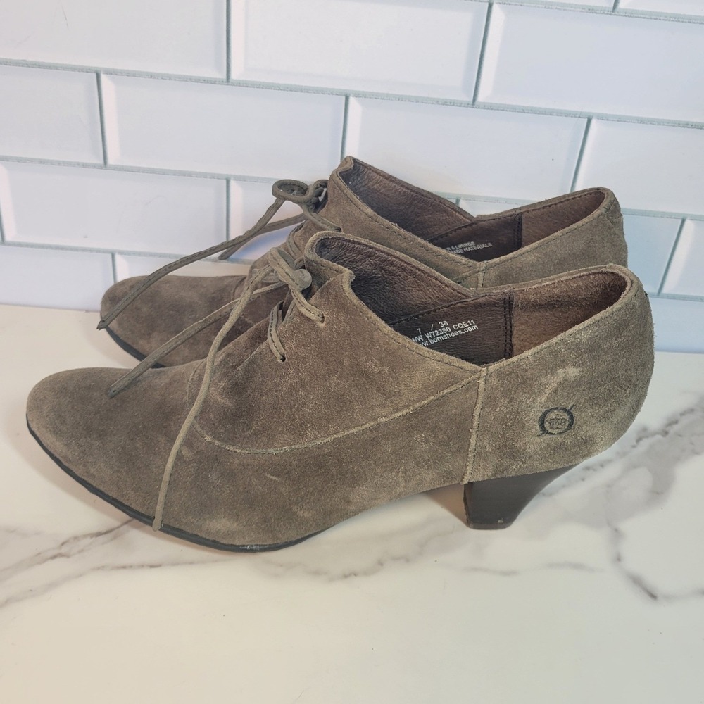 Born Suede Lace Up Booties Olive Taupe Stacked Heel Ankle Boots W72380 Size 7